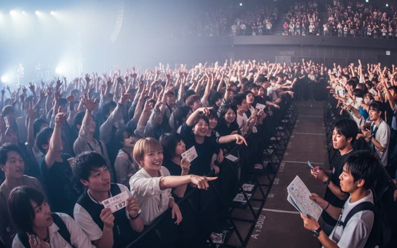 ライブスタンディング初心者必見!整理番号の目安から最高の陣取り方まで徹底解説